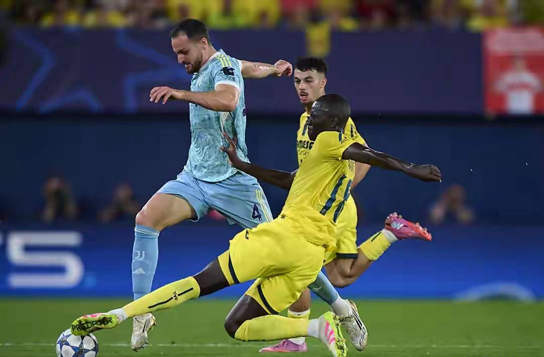 包含赛地聚焦——西甲国际比赛日热度飙升，尤文图斯再遭质疑，震撼外界，球队文化再被提及的词条