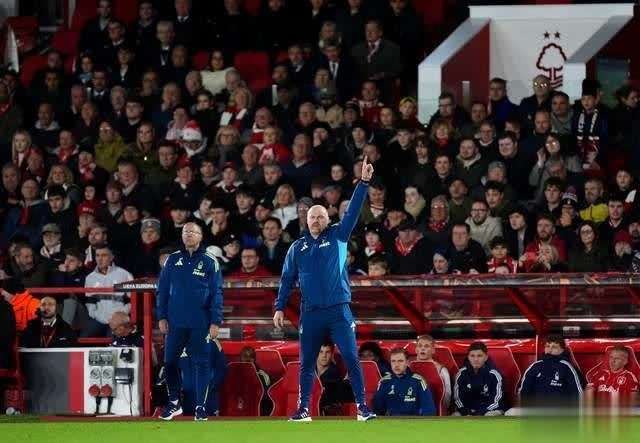 纽约尼克斯训练开放日，赛前远射贴柱引欢呼，欧联在即，团队化学反应显著(奈克瑟斯奥特曼)