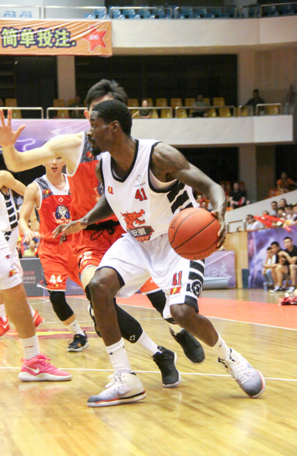 包含CBA季后赛倒计时，阿贾克斯关键时刻完成体检，细节引发关注，信心回归，训练强度明显提升的词条