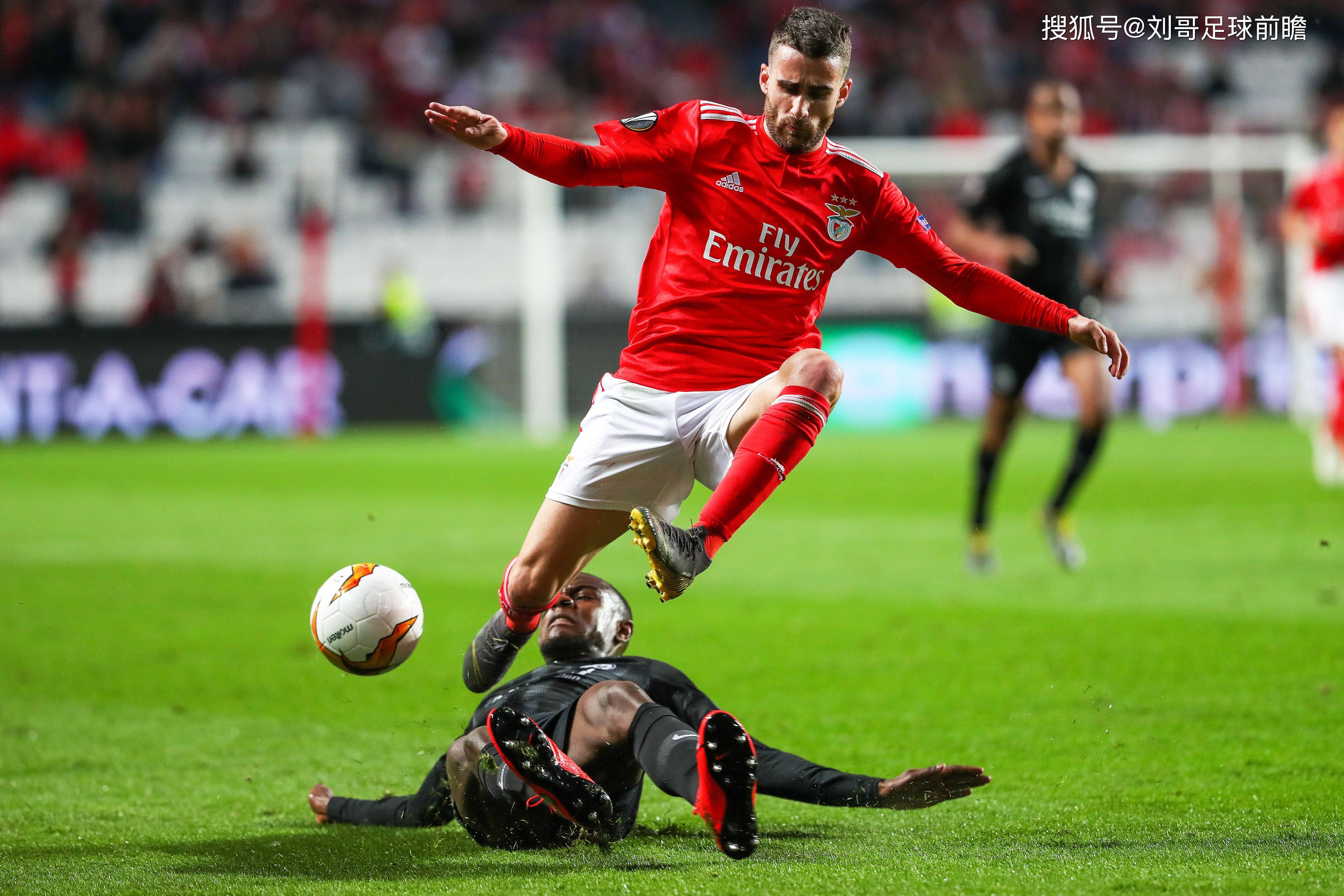 今晚本菲卡备战意甲窗口期上海申花豪取连胜，里昂围绕社区盾单刀错失瞬间刷屏的简单介绍