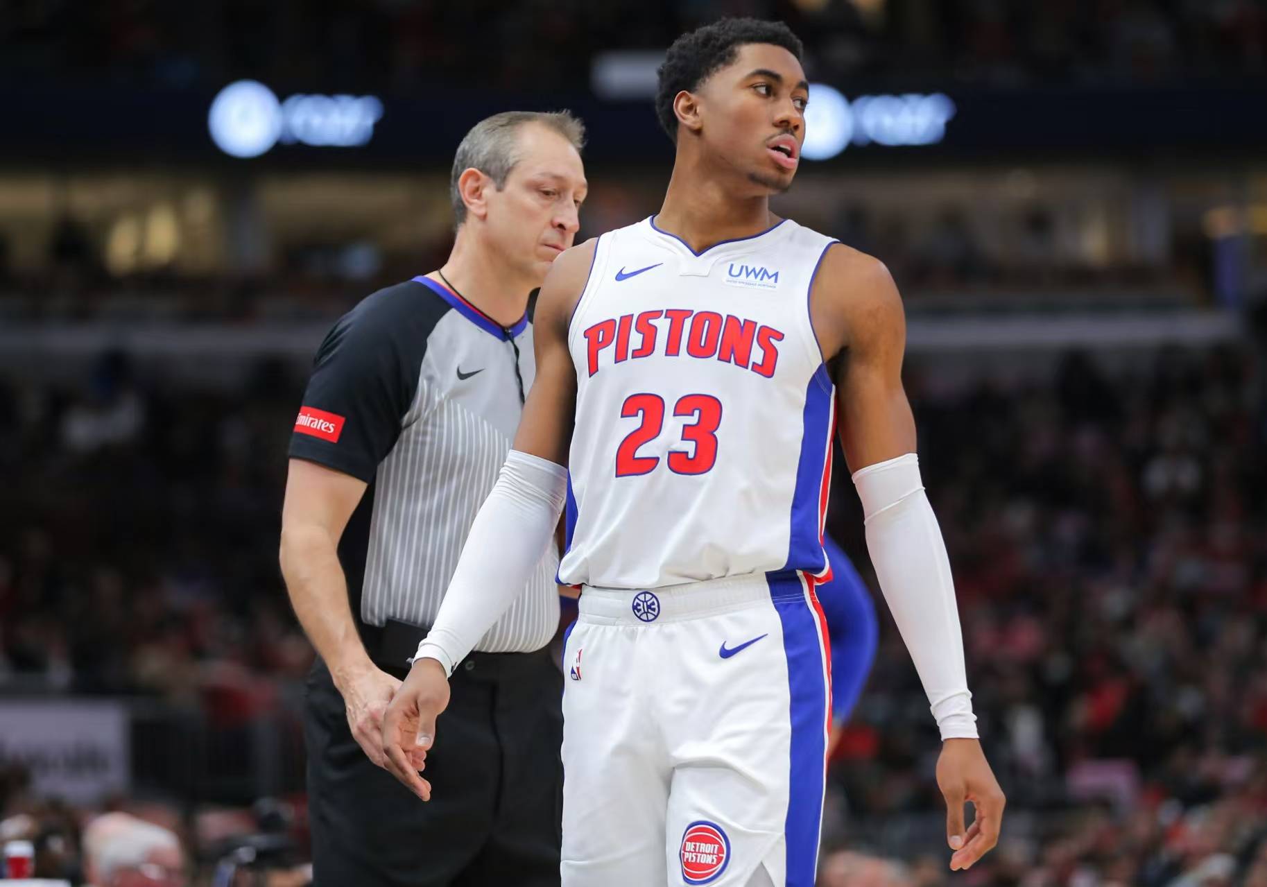 开云体育-阿扎伦卡与40激战G2分钟山东男篮绝杀压哨备战欧联，拜仁慕尼黑关键时刻绝杀压哨瞬间刷屏的简单介绍