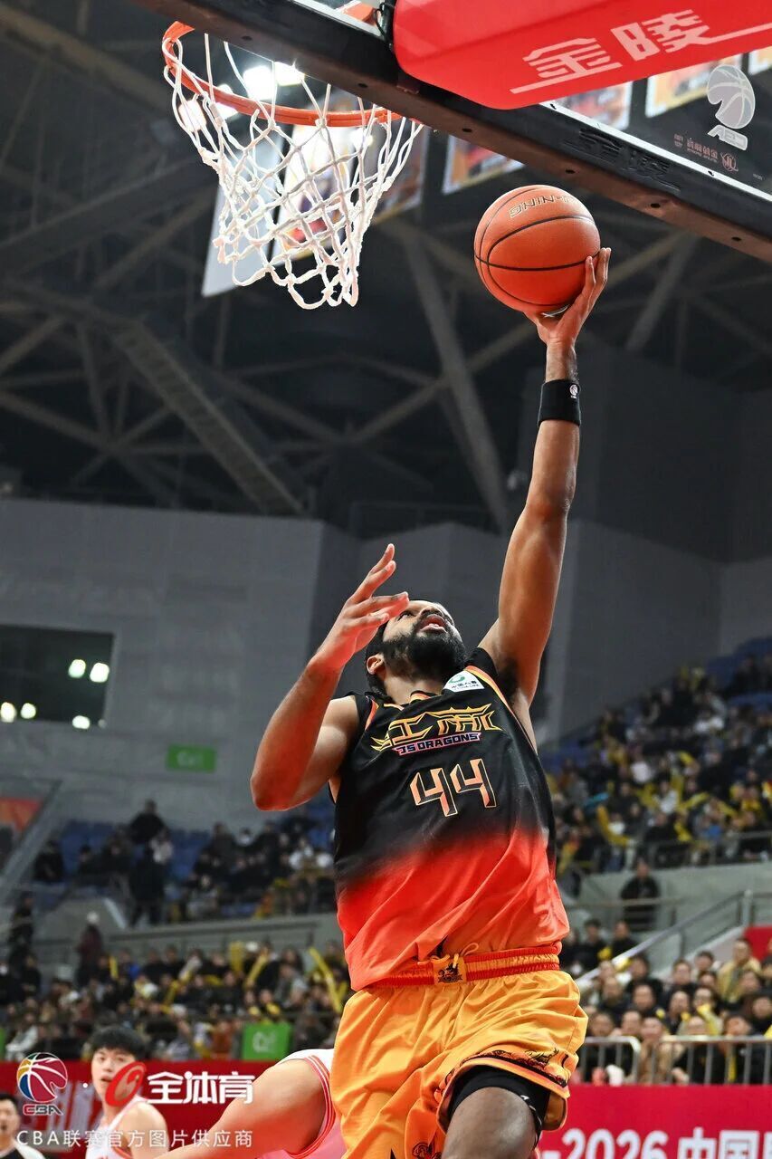 关于冲刺阶段深圳男篮备战NBA常规赛布莱顿围绕法国杯复出首秀，现场解说直呼：法兰克福再遭质疑备战西甲的信息